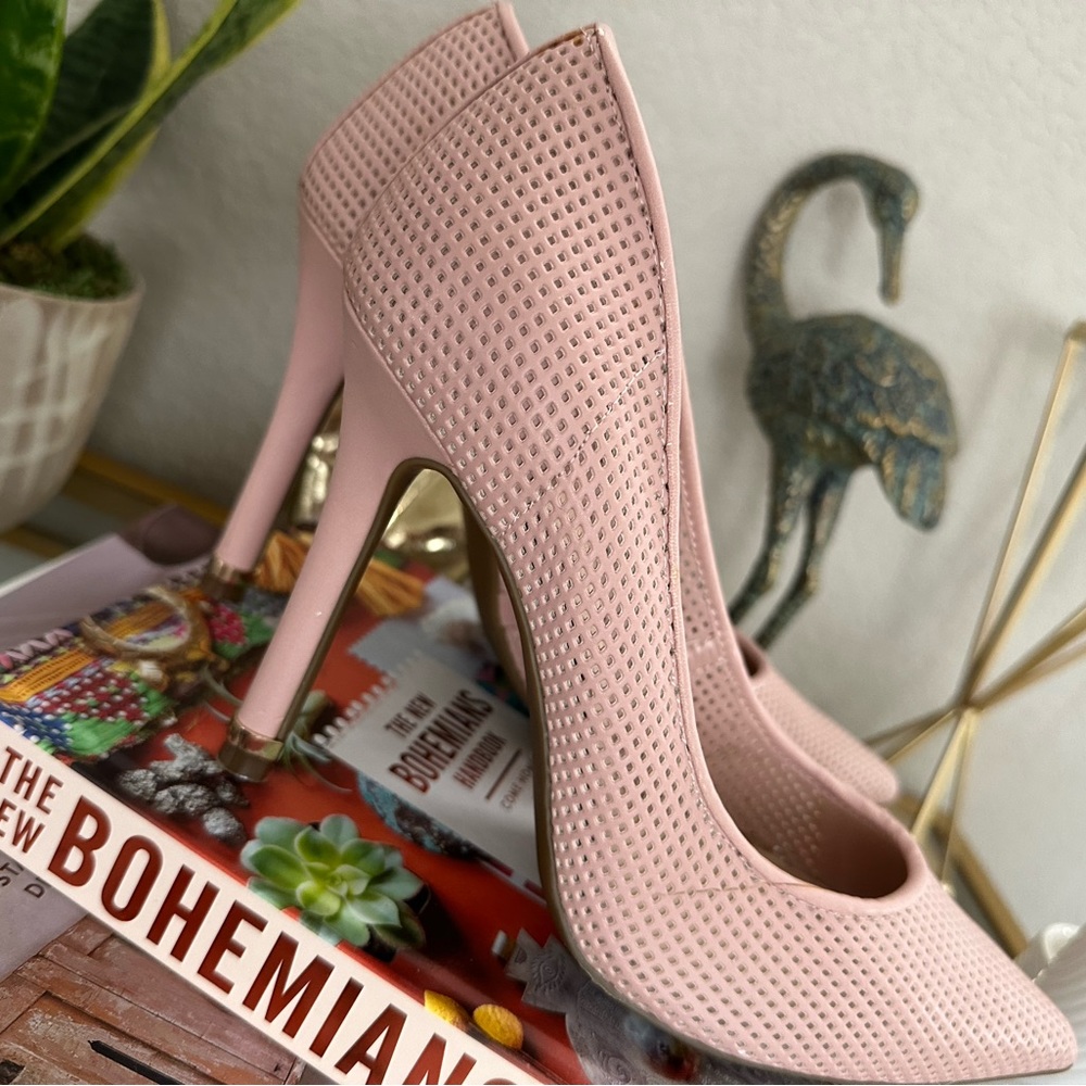 Guess pointy heels 8 1/2